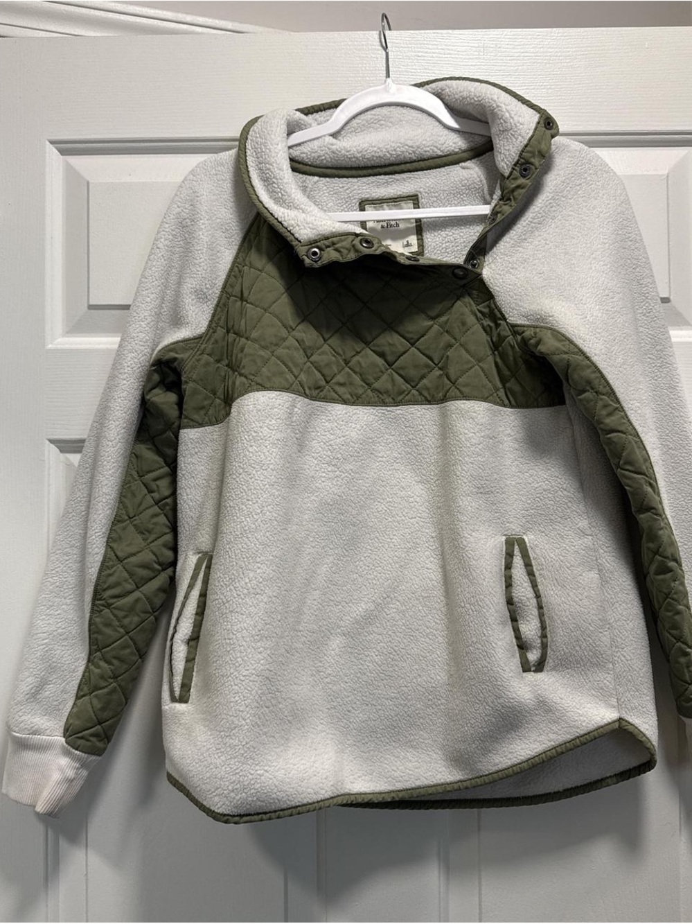 Abercrombie & Fitch Olive and Cream Quilted Fleece Pullover